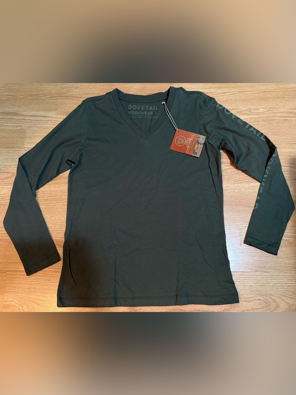 Dovetail Workwear V-neck LS - Green - Women’s L - NWT